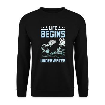 Life Begins underwater - Unisex Pullover - Schwarz - Vorne - Alina (178cm) & Michal (187cm)