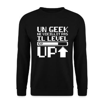 Un geek ne vieillit pas il level up - Sweat-shirt Unisexe - noir - Devant - Alina (178cm) & Michal (187cm)