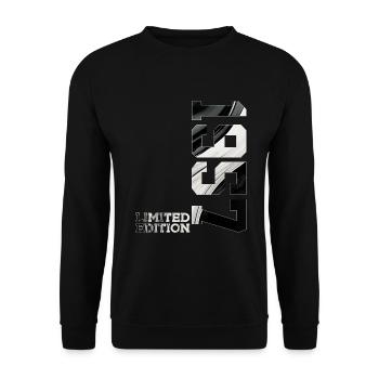 ÉDITION LIMITÉE 69E ANNIVERSAIRE 1957 - Sweat-shirt Unisexe - noir - Devant - Alina (178cm) & Michal (187cm)