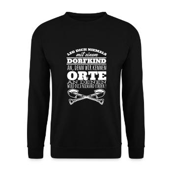 Leg dich niemals mit einem Dorfkind an - Unisex Pullover - Schwarz - Vorne - Alina (178cm) & Michal (187cm)