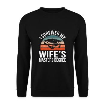 I Survived My Wife's Master Degree Graduation - Unisex Sweatshirt - black - Front - Alina (178cm) & Michal (187cm)