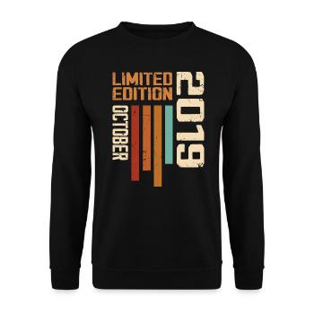 Vintage Oktober 2019 Retro Geburtstagsgeschenk - Unisex Pullover - Schwarz - Vorne - Alina (178cm) & Michal (187cm)