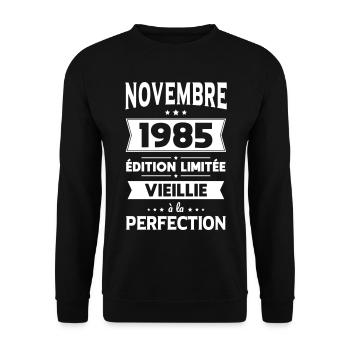 Anniversaire 40 ans - Novembre 1985 Perfection - Sweat-shirt Unisexe - noir - Devant - Alina (178cm) & Michal (187cm)