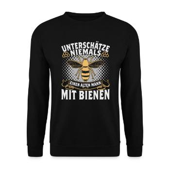 Unterschaetze niemals einen alten Mann mit Bienen - Unisex Pullover - Schwarz - Vorne - Alina (178cm) & Michal (187cm)