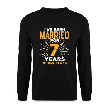 7. Hochzeitstag Lustige Paare Ehegeschenk - Unisex Pullover - Schwarz - Vorne - Alina (178cm) & Michal (187cm)
