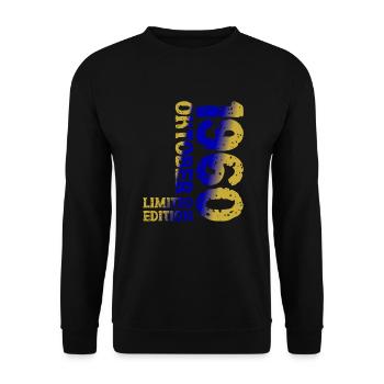 1960 Oktober Limited Edition 63. Geburtstag Deko - Unisex Pullover - Schwarz - Vorne - Alina (178cm) & Michal (187cm)