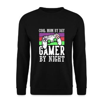 Cool Gaming Mom By Day Gamer By Night - Unisex Sweatshirt - black - Front - Alina (178cm) & Michal (187cm)