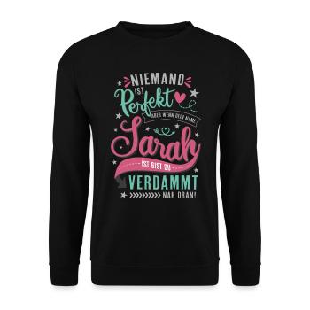 Niemand ist perfekt - Sarah Namenstag Geschenk - Unisex Pullover - Schwarz - Vorne - Alina (178cm) & Michal (187cm)