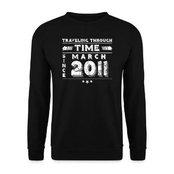 Vintage Time Travel anniversaire Design Mars 2011 - Sweat-shirt Unisexe - noir - Devant - Alina (178cm) & Michal (187cm)