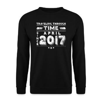 Vintage Zeitreise Geburtstags Design April 2017 - Unisex Pullover - Schwarz - Vorne - Alina (178cm) & Michal (187cm)