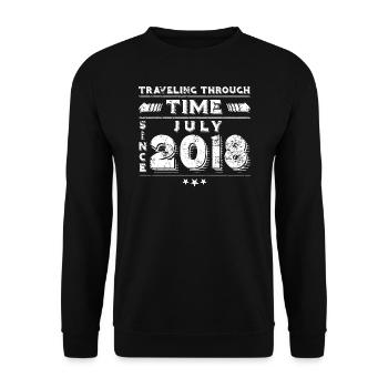 Vintage Time Travel Birthday Design juillet 2018 - Sweat-shirt Unisexe - noir - Devant - Alina (178cm) & Michal (187cm)