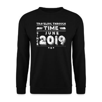 Vintage Zeitreise Geburtstags Design Juni 2019 - Unisex Pullover - Schwarz - Vorne - Alina (178cm) & Michal (187cm)