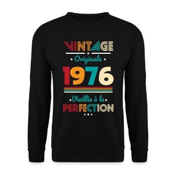 1976 – Vintage – Aged to perfection - Unisex Sweatshirt - black - Front - Alina (178cm) & Michal (187cm)