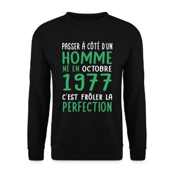Anniversaire 45 ans - Né en Octobre 1977 - Sweat-shirt Unisexe - noir - Devant - Alina (178cm) & Michal (187cm)