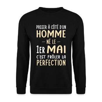 Anniversaire - Né le 1er Mai Frôler perfection - Sweat-shirt Unisexe - noir - Devant - Alina (178cm) & Michal (187cm)