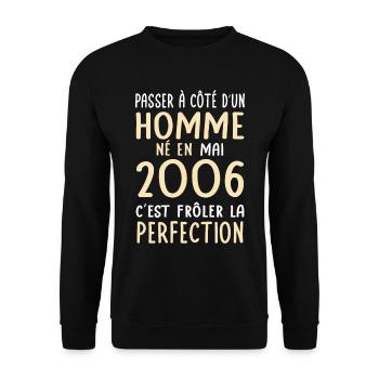 Birthday 18 years old - Born in May 2006 - Unisex Sweatshirt - black - Front - Alina (178cm) & Michal (187cm)