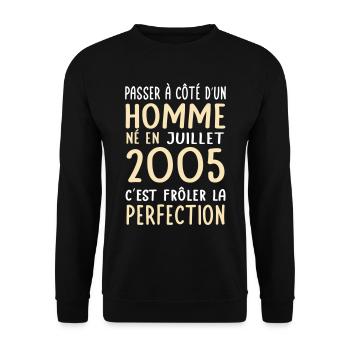 Anniversaire 20 ans - Né en Juillet 2005 - Sweat-shirt Unisexe - noir - Devant - Alina (178cm) & Michal (187cm)