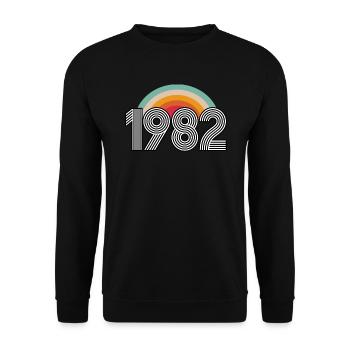 1982 Retro Jahrgang 82 Geburtstag 80er - Unisex Pullover - Schwarz - Vorne - Alina (178cm) & Michal (187cm)
