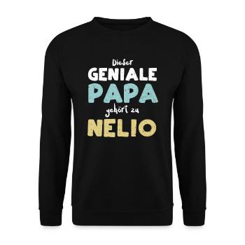 Dieser Geniale Papa Gehört Zu Nelio - Unisex Pullover - Schwarz - Vorne - Alina (178cm) & Michal (187cm)