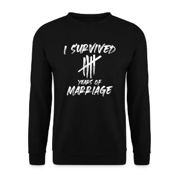 I Survived 5 Years of Marriage Funny - Unisex Sweatshirt - black - Front - Alina (178cm) & Michal (187cm)