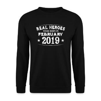 Real Heroes sont nés en février 2019 Anniversaire - Sweat-shirt Unisexe - noir - Devant - Alina (178cm) & Michal (187cm)