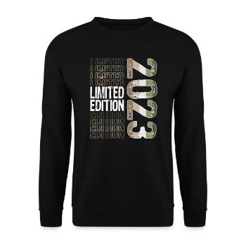 Limited Edition since 2023 Birthday Vintage 2023 - Unisex Sweatshirt - black - Front - Alina (178cm) & Michal (187cm)