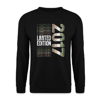 Limited Edition seit 2017 Geburtstag Vintage 2017 - Unisex Pullover - Schwarz - Vorne - Alina (178cm) & Michal (187cm)