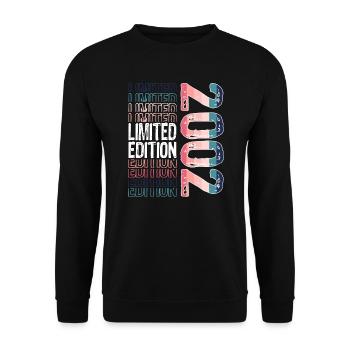 Limited Edition Since 2002 Birthday Vintage 2002 - Unisex Sweatshirt - black - Front - Alina (178cm) & Michal (187cm)