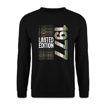 Limited Edition Since 1977 Birthday Vintage 1977 - Unisex Sweatshirt - black - Front - Alina (178cm) & Michal (187cm)