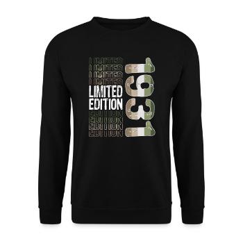 Limited Edition Since 1931 Birthday Vintage 1931 - Unisex Sweatshirt - black - Front - Alina (178cm) & Michal (187cm)