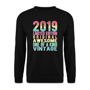 Edition limitée depuis 2019 Anniversaire Millésime 2019 - Sweat-shirt Unisexe - noir - Devant - Alina (178cm) & Michal (187cm)
