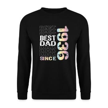 Best dad in the world since 1936 Father's Day - Unisex Sweatshirt - black - Front - Alina (178cm) & Michal (187cm)