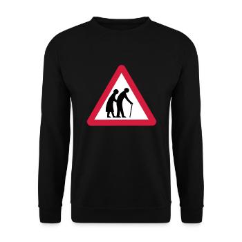 Vorsicht Old People Crossing Verkehrszeichen - Unisex Pullover - Schwarz - Vorne - Alina (178cm) & Michal (187cm)