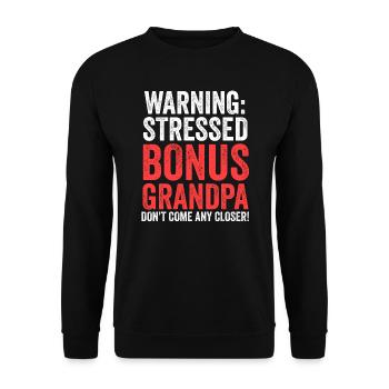 Stief-Opa Bonus-Opa Stief-Großvater Geschenk - Unisex Pullover - Schwarz - Vorne - Alina (178cm) & Michal (187cm)