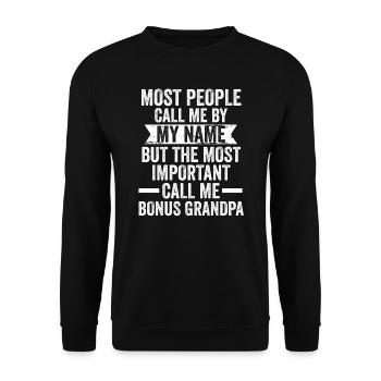Bonus Papa Bonus Papa-Opa Stiefvater Geschenk - Unisex Pullover - Schwarz - Vorne - Alina (178cm) & Michal (187cm)