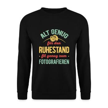 Rentner Fotograf Foto Ruhestand Fit genug zum Foto - Unisex Pullover - Schwarz - Vorne - Alina (178cm) & Michal (187cm)