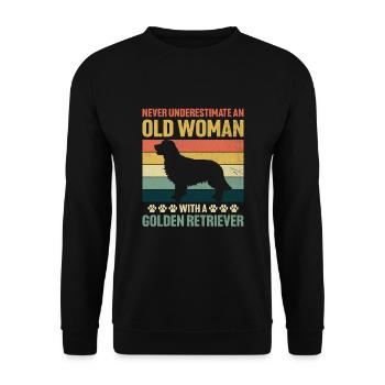 Unterschätzen Sie niemals eine alte Frau mit einem goldenen Ret - Unisex Pullover - Schwarz - Vorne - Alina (178cm) & Michal (187cm)