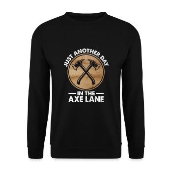 Nur ein weiterer Tag in der Axtgasse Beilwerfen - Unisex Pullover - Schwarz - Vorne - Alina (178cm) & Michal (187cm)