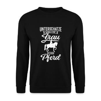 Unterschätze Nie Eine Frau Mit Einem Pferd Reiter - Unisex Pullover - Schwarz - Vorne - Alina (178cm) & Michal (187cm)