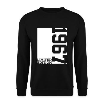 59TH BIRTHDAY LIMITED EDITION 1967 - Unisex Sweatshirt - black - Front - Alina (178cm) & Michal (187cm)