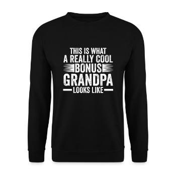 Stief-Opa Bonus-Opa Stief-Großvater Geschenk - Unisex Pullover - Schwarz - Vorne - Alina (178cm) & Michal (187cm)