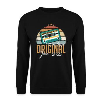 Original Juni 2022 geboren Jahrgang 2022 Retro - Unisex Pullover - Schwarz - Vorne - Alina (178cm) & Michal (187cm)