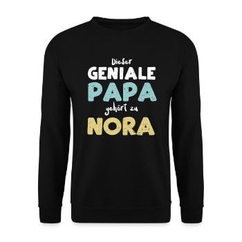Dieser Geniale Papa Gehört Zu Nora - Unisex Pullover - Schwarz - Vorne - Alina (178cm) & Michal (187cm)