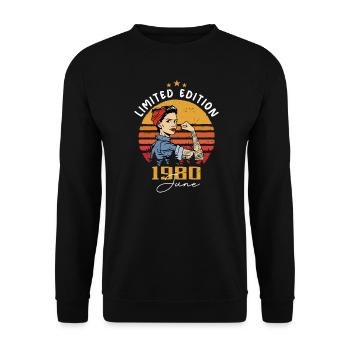 Vintage 1980 - Born In June 1980 - Unisex Sweatshirt - black - Front - Alina (178cm) & Michal (187cm)