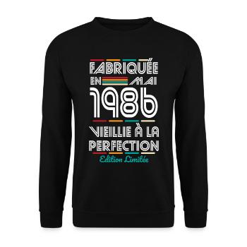 40-jähriges Jubiläum – Hergestellt im Mai 1986 - Unisex Pullover - Schwarz - Vorne - Alina (178cm) & Michal (187cm)