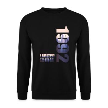 1992. Limited Edition T-Shirt Geburtstags Idee - Unisex Pullover - Schwarz - Vorne - Alina (178cm) & Michal (187cm)