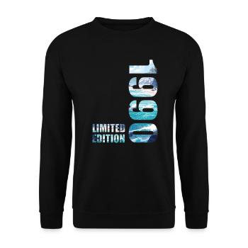 1990 Limited Edition T-Shirt Geburtstags Idee - Unisex Pullover - Schwarz - Vorne - Alina (178cm) & Michal (187cm)
