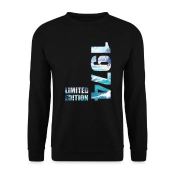 1974 Limited Edition T-Shirt Geburtstags Idee - Unisex Pullover - Schwarz - Vorne - Alina (178cm) & Michal (187cm)