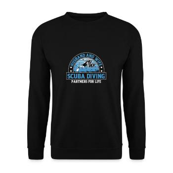 Ehemann und Ehefrau Tauchpartner fürs Leben - Unisex Pullover - Schwarz - Vorne - Alina (178cm) & Michal (187cm)