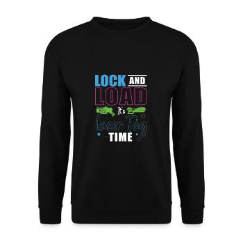 Lasertag sperren und laden — Zeit für Lasertag - Unisex Pullover - Schwarz - Vorne - Alina (178cm) & Michal (187cm)